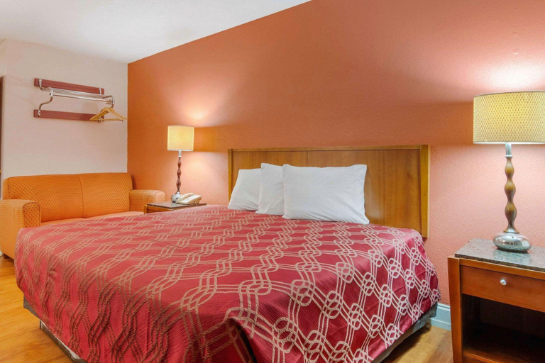 Bedroom 3, Econo Lodge Decatur, DeKalb