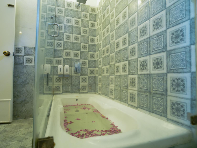 Bathroom 4, Hotel Glitz, Jaipur