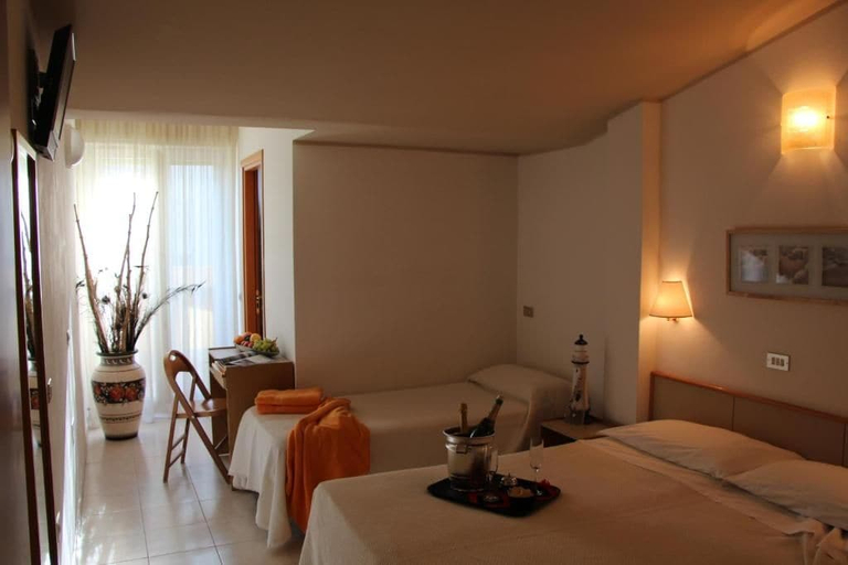 Bedroom 3, Hotel Antares, Rimini