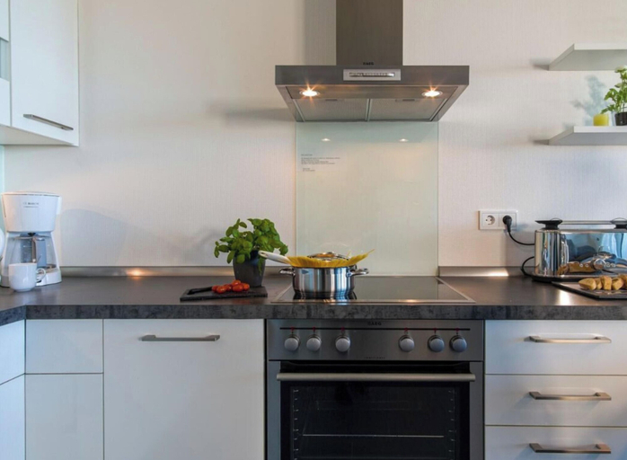 Private kitchen 4, Holiday Apartment With 1 Bedroom, Ostholstein