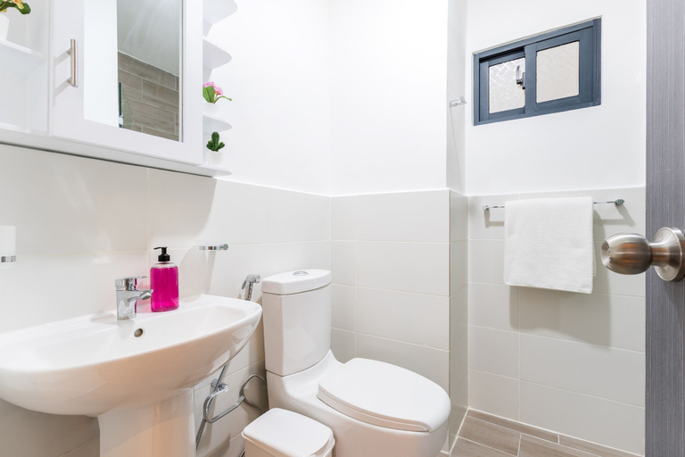Room 5, Relaxing 2BR Punta Cana Stay Pool Gym Balcony, Salvaleon de Higuey