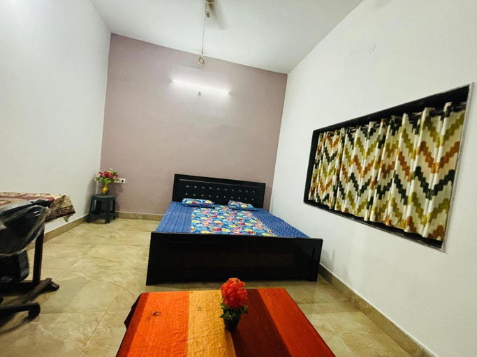 Bedroom 2, Shukla Guest House, Durg