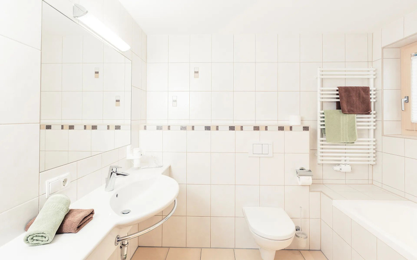 Bathroom 3, Leni Mountain Apartments, Imst