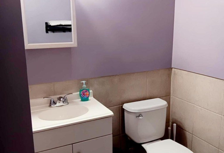 Bathroom 2, Island Breeze, Mackinac