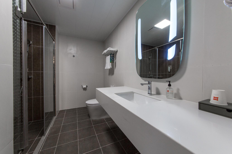 Bathroom 3, Ibis Hotel (Kunming Free Trade Agreement Yunda West Road), Kunming