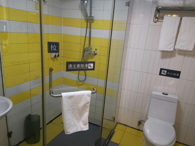 Bathroom 3, 7 Days Inn Beijing West Railway Station South Square, Beijing