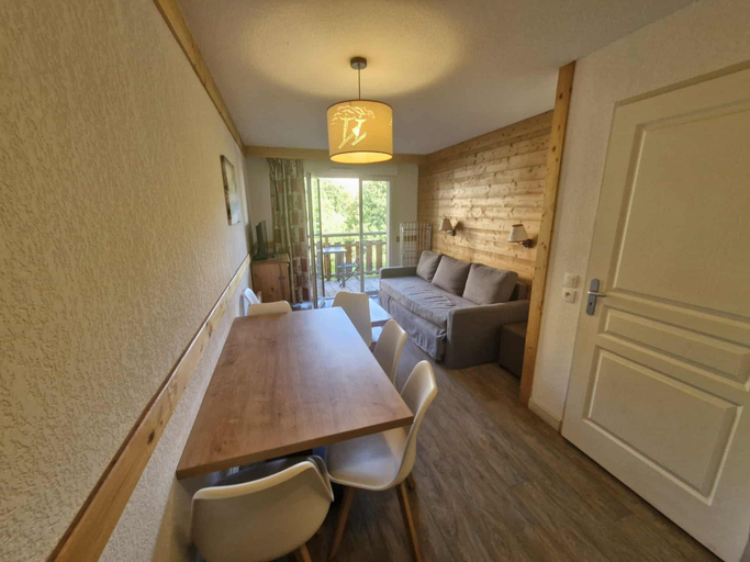 Dining 2, Alpine Ski Apartment in Tignes for 4, Savoie