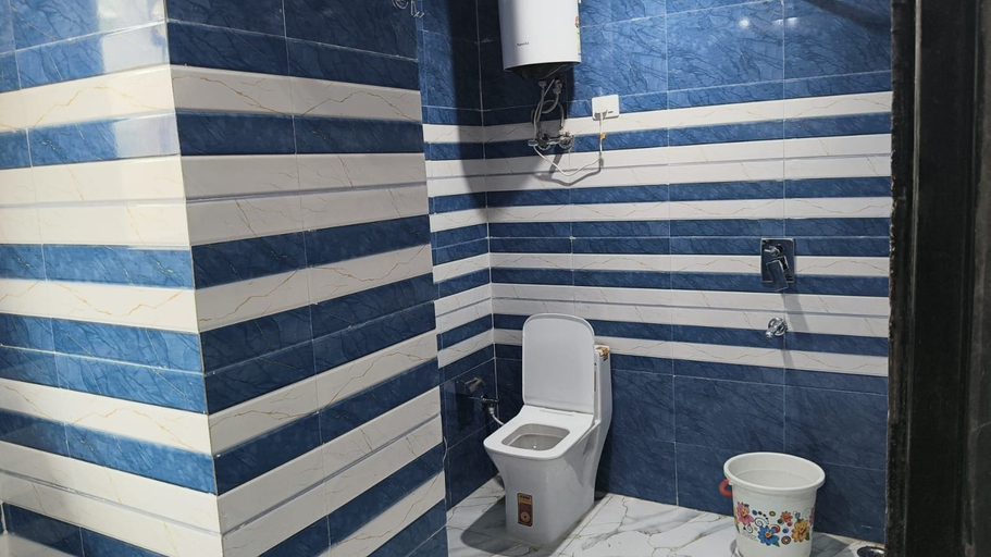 Bathroom 2, HOTEL ISHAAN PALACE, Delhi