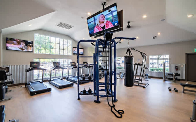 Room 2, Bright 2BR King Suite w Gym Close to Downtown, Travis