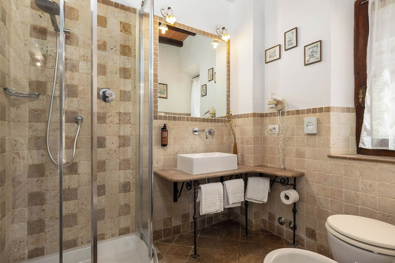 Bathroom 4, Casanova di Pescille, Siena