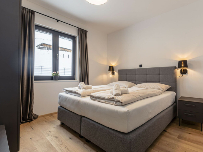 Room 2, Holiday Apartment for 6 People & Infinity Pool, Sankt Johann im Pongau