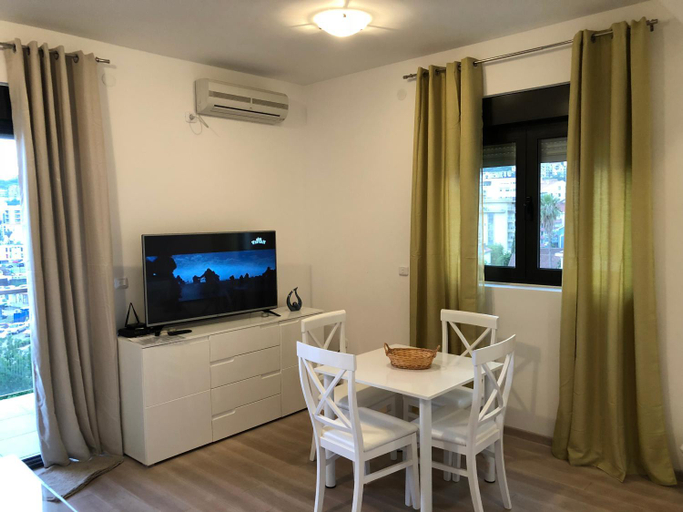 Others 4, Apartment More