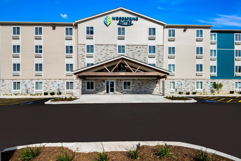Exterior & Views 2, WoodSpring Suites Chicago Addison, Dupage
