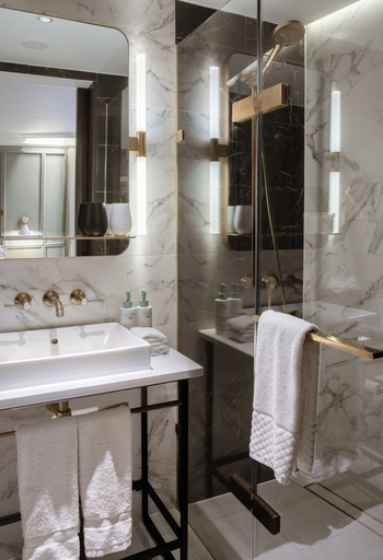 Bathroom 5, The Guardsman Hotel and Residences, London