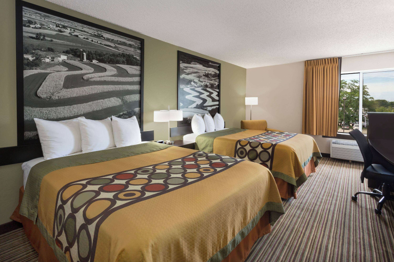 Bedroom 3, Super 8 by Wyndham Madison South, Dane