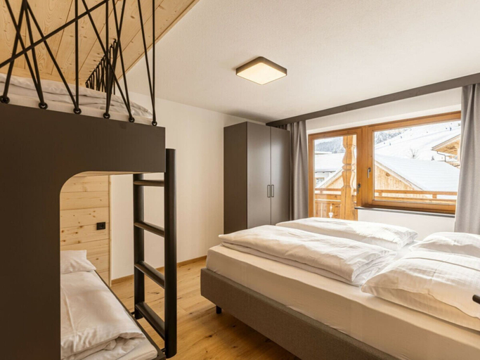 Room, Apartment in Lermoos With Balcony and Parking, Reutte