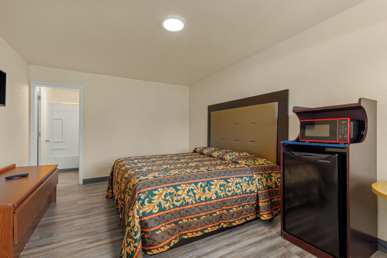 Bedroom 4, Stonebridge Inn & Suites Gresham, OR - Portland, Multnomah