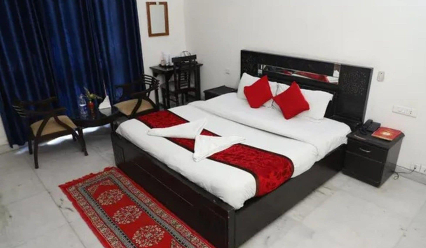 Room 4, Fabhotel Eshvan, Gautam Buddha Nagar
