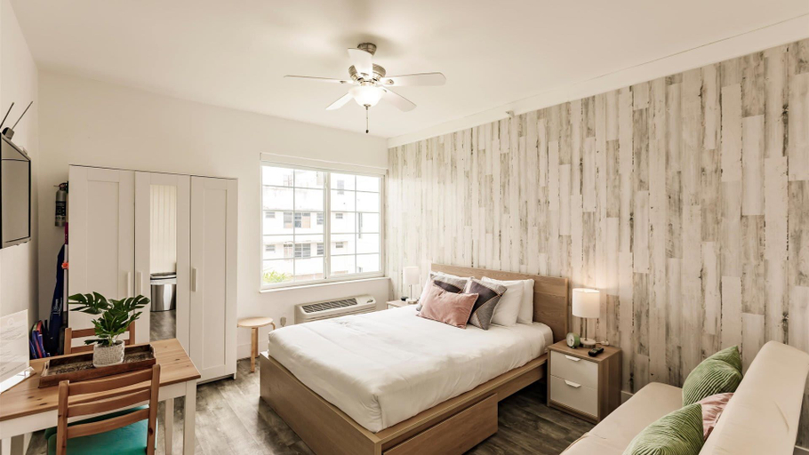 Interior 3, Seaside Stay- 1 Block From Beach With Pool, Miami-Dade