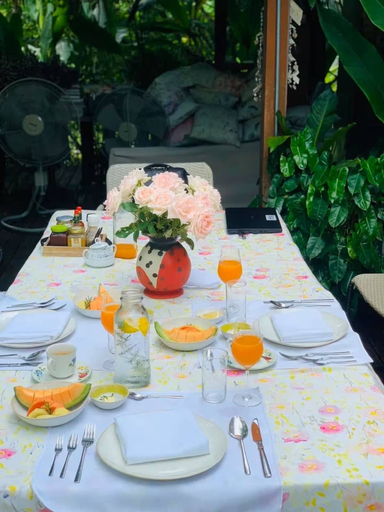 Outdoor dining, the NOW by Kru Se Cottage, Mae Rim