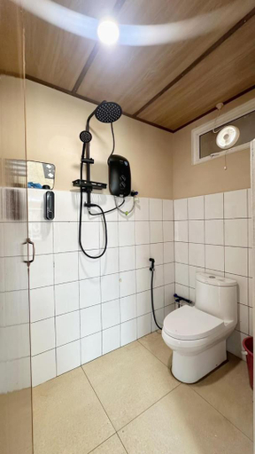 Bathroom, Bayu Senja Lodge, Ranau