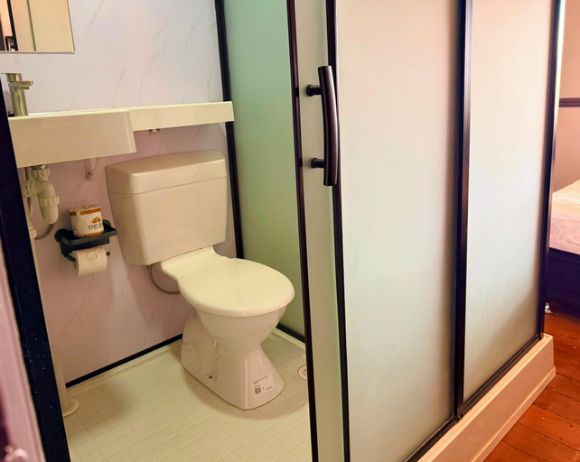 Bathroom 3, The Federal Hotel, Kalgoorlie-Boulder