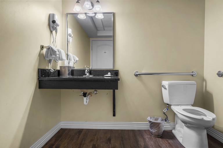 Bathroom 4, Chateau Avalon Hotel & Spa, Kansas City
