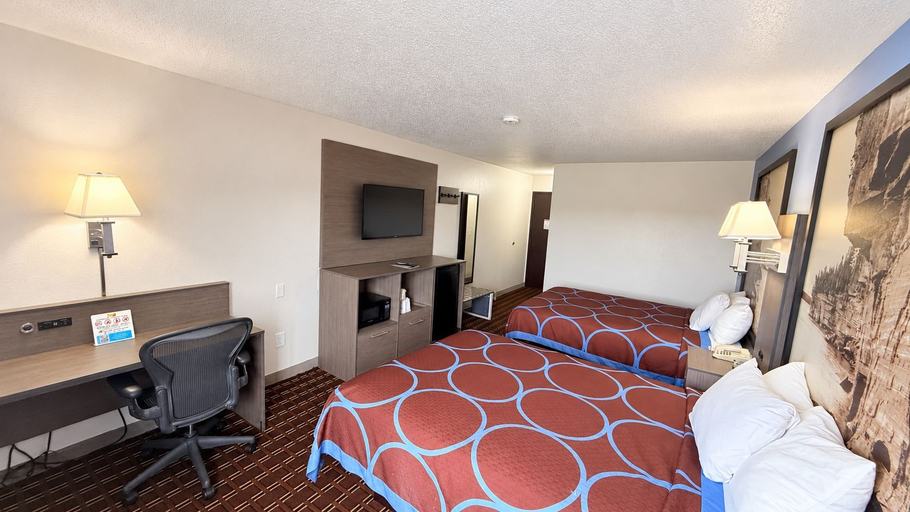 Bedroom 3, Super 8 By Wyndham Wisconsin Dells, Sauk