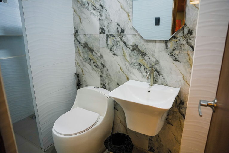 Bathroom 5, Cloudbeds Inn, Laoag City