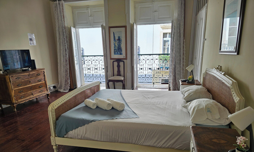 Room 5, Alicya, Faro