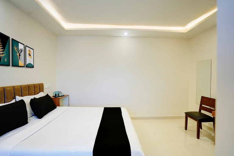 Room 2, Deluxe Aarunya Residency And Banquets, Patna