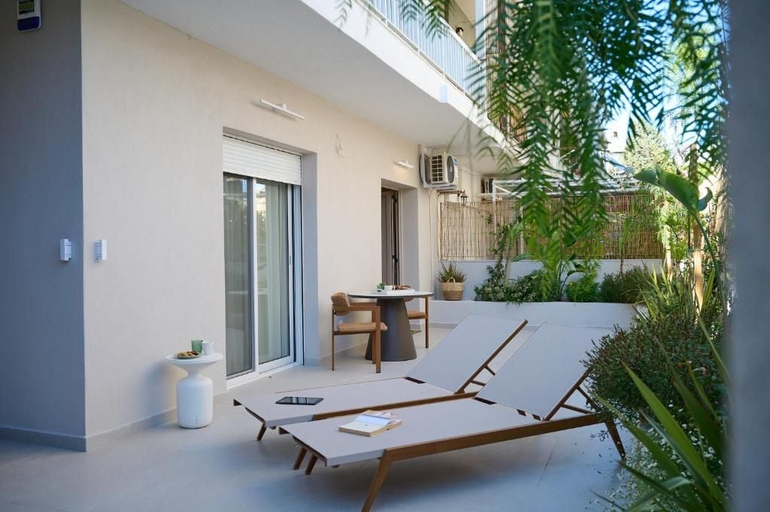 Outdoor dining, Perea Fiore Suites, Central Macedonia