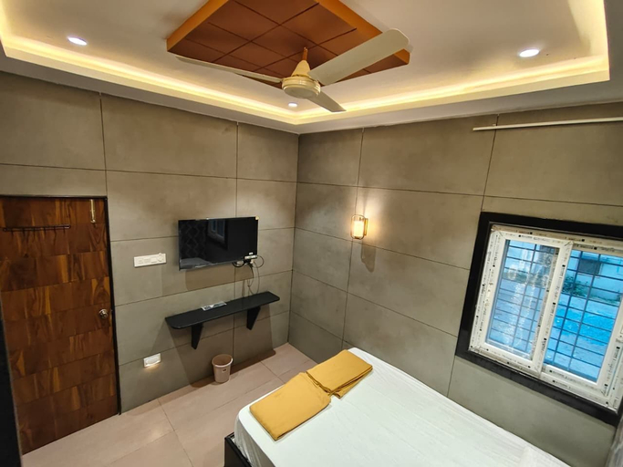 Room 5, Srivara Grand Mantralayam, Raichur