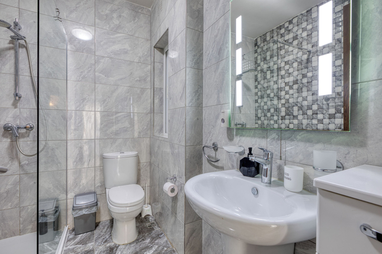 Bathroom 3, Chic 2BR APT w/ Balcony - St. Julians, St Julian's