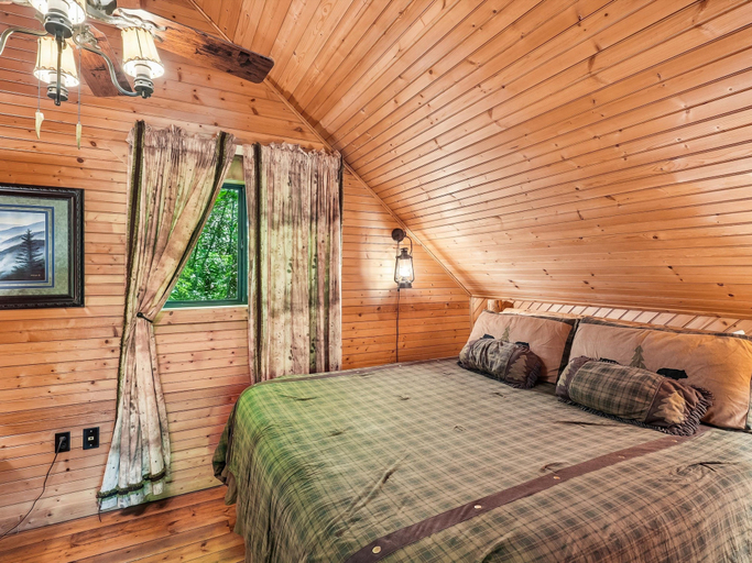 Bedroom 2, Dreams & Streams by Jackson Mountain Rentals, Sevier