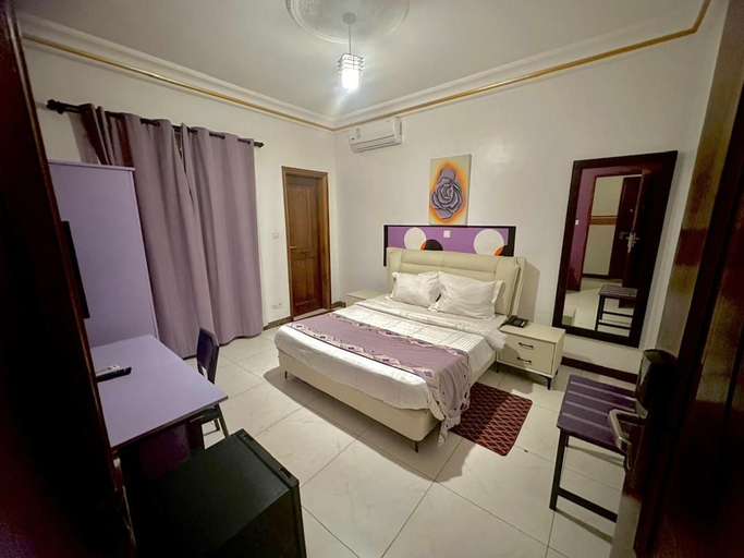 Room 4, Residence Les Maristes, Dakar