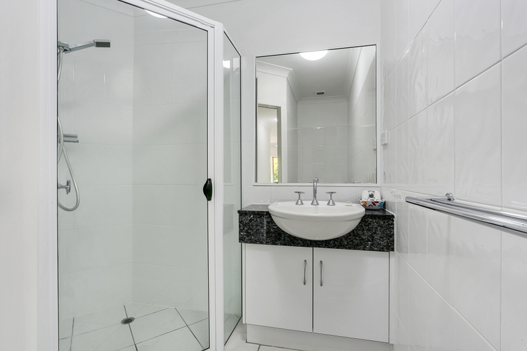 Bathroom 4, Beachfront On Trinity Apartments, Cairns