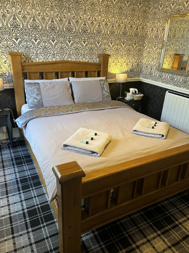 Bedroom 4, The White Hart, Surrey
