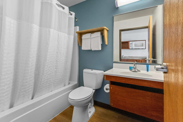 Bathroom 4, WoodSpring Suites Chesapeake - Norfolk Greenbrier, Chesapeake