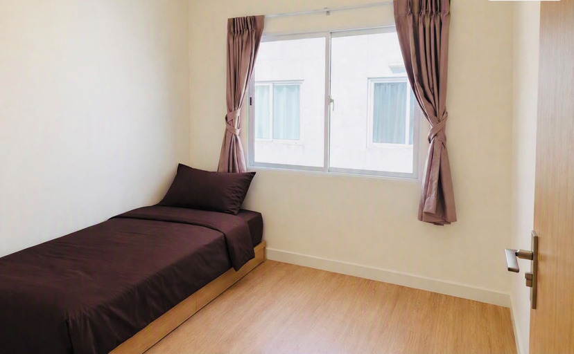 Room 4, Spacious 3-bedroom House With Shared Pool Near Mega Bangna, Bang Phli