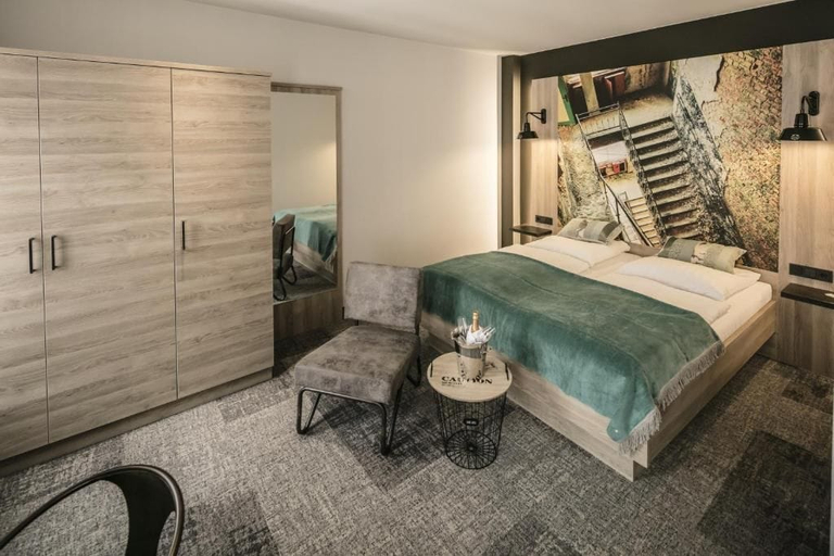 Bedroom 4, Alexxanders Restaurant & Bordinghouse, Chemnitz