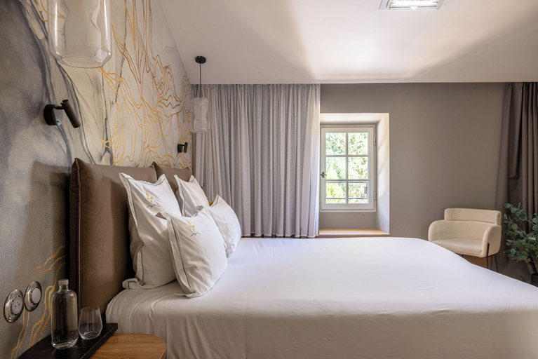 Bedroom 4, Aux Ducs De Sienne, Gironde