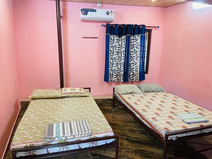 Room 3, Shree Venkatesh Nilaya Homestay, Uttara Kannada