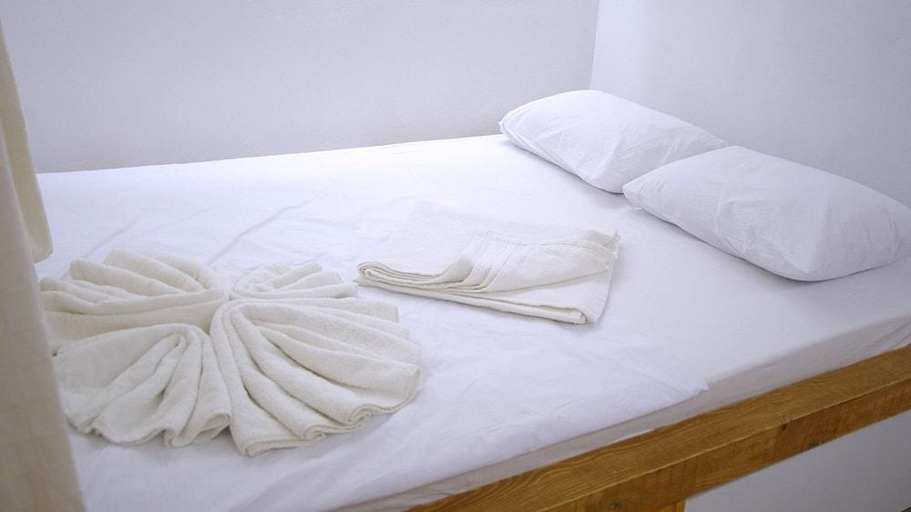 Bedroom 2, Kakule Pansiyon & Cafe, Seferihisar