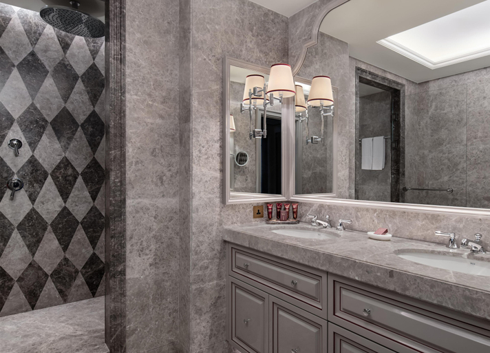 Bathroom 5, Ciragan Palace Kempinski, Beşiktaş