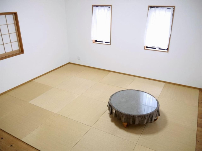 Bathroom 3, Amami Shimahaku Aikana, Tatsugō