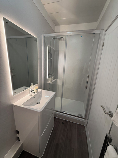 Bathroom 3, The Elder Grove Hotel Epsom, Surrey