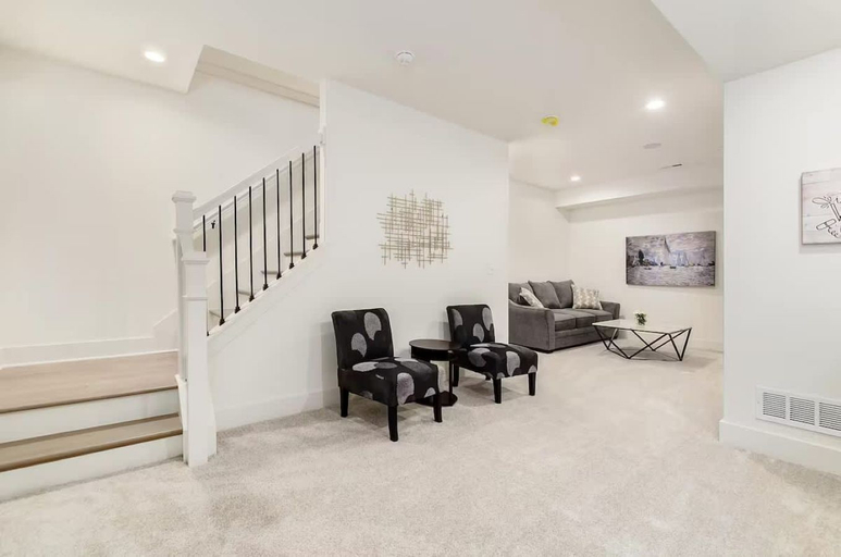 Living area 3, Jungle House Designer Residences – Downtown Columbus, Franklin