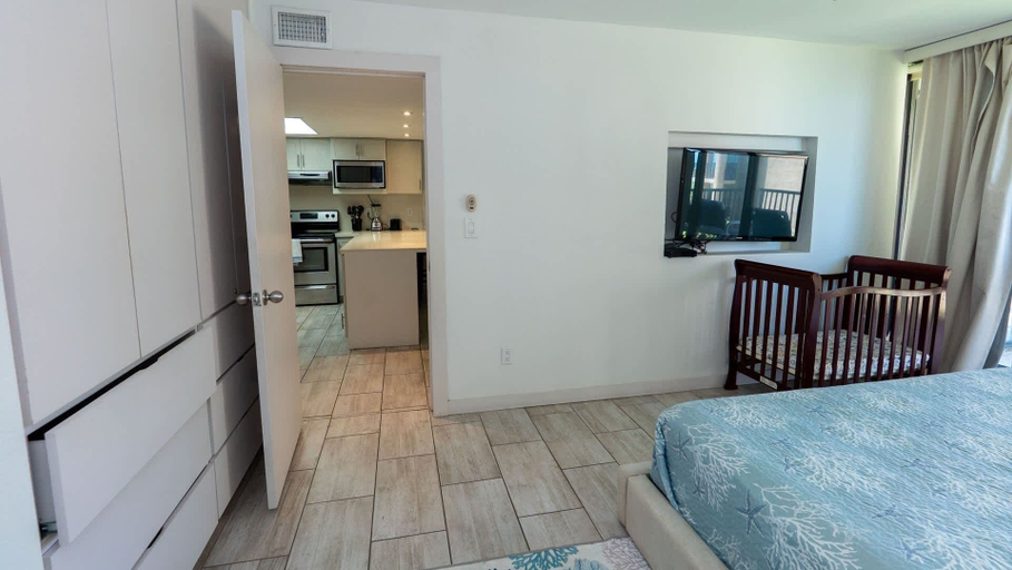 Room 2, Sea Vista Beachfront 3br - Heated Pool 3 Bedroom Apts, Cameron