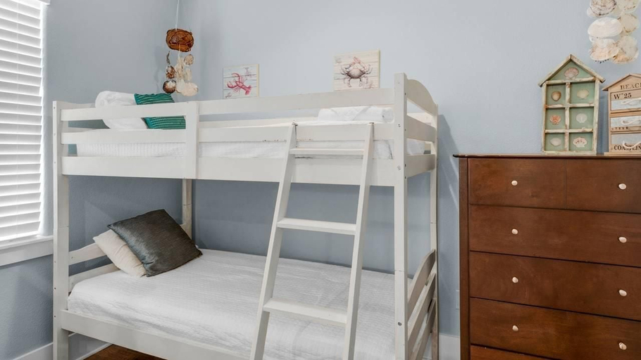 Bedroom 5, Little Bird's Nest, Walton